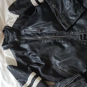 Wilson cycle Moto jacket. BLACK AND WHITE. Striped sleeves. ZIPPER CLOSURE. MED.